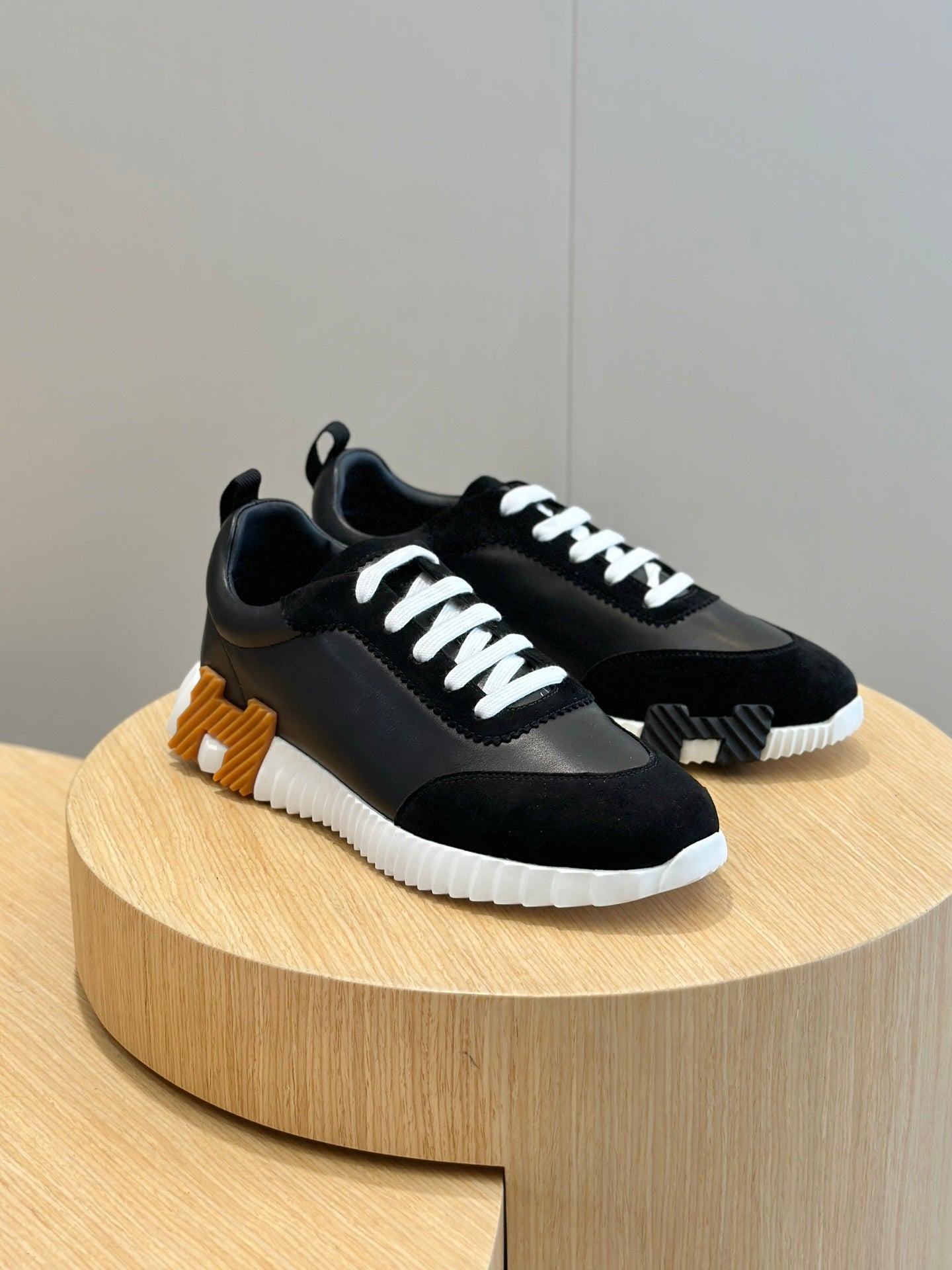Hermes Air Mesh Suede Goatskin Bouncing Black – Manfrim Store