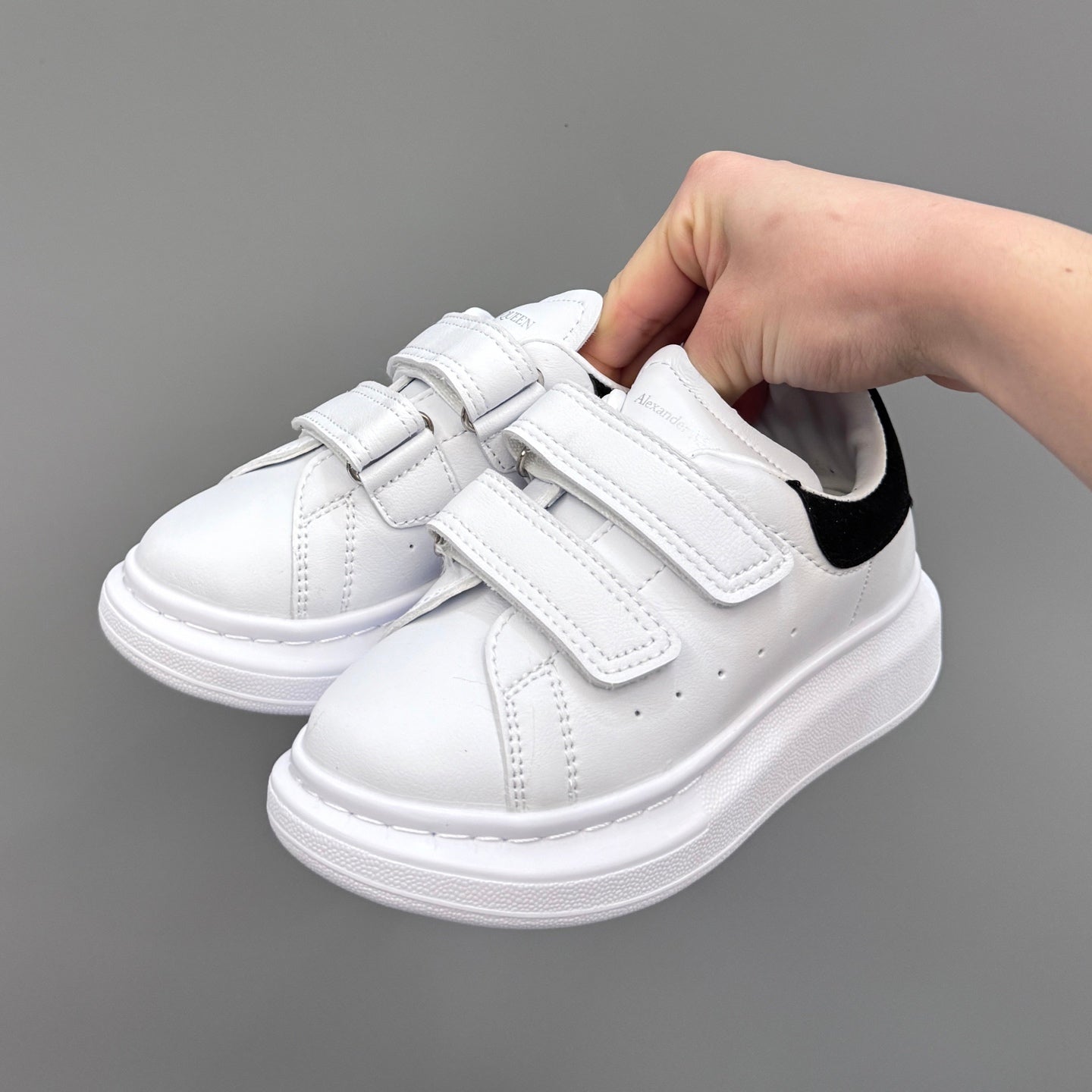 Tênis Alexander McQueen White and Black Infantil – Manfrim Store