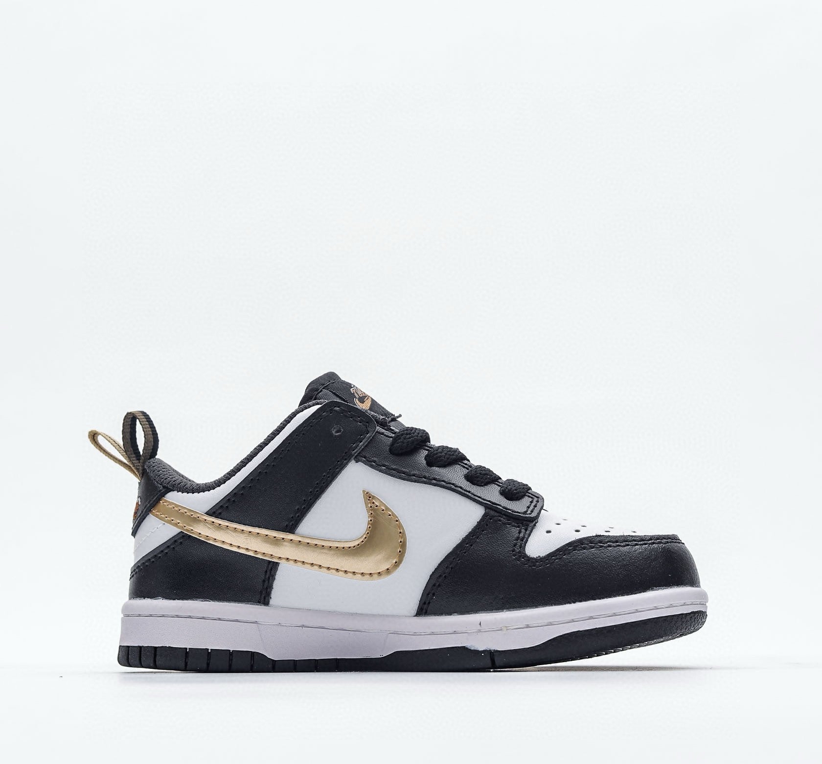 Nike Dunk Low SE GS "Pull Tab" (Black/White Metallic) Infantil