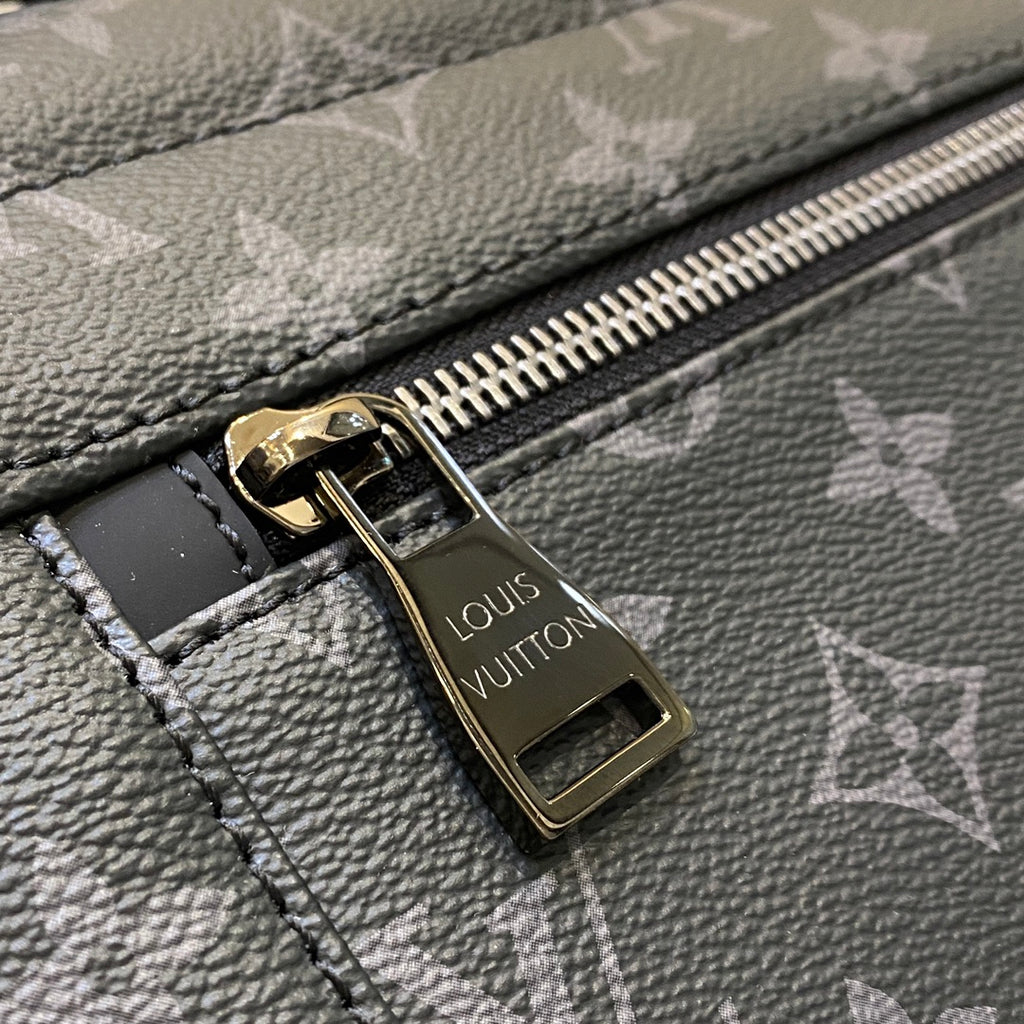 LV Messenger Explorer MM Shoulder Bag M40539