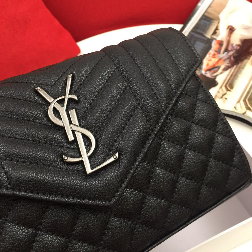 Yves Saint Laurent Envelope Black Ferragens Douradas