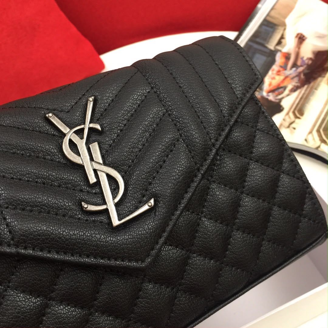 Yves Saint Laurent Envelope Black Ferragens Douradas