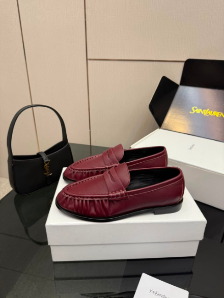 Mocassim YSL bordô