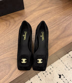 Chanel Blazy Turnlock Pumps Black. Salto 8 cm