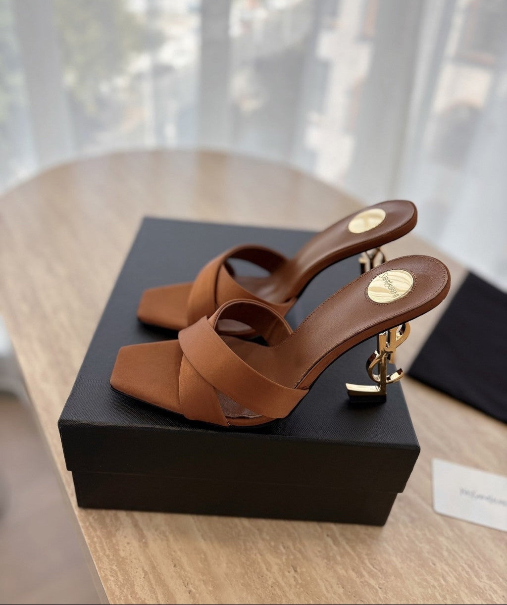 Saint Laurent  Mules Opyum Em Crepe De Cetim Marrom