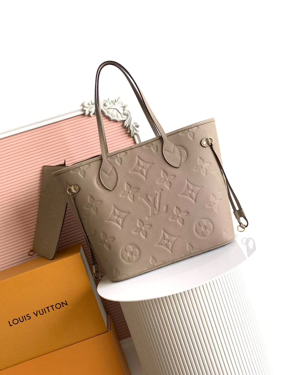 Louis Vuitton Neverfull MM Tourterelle