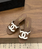 Chanel Interlocking CC Heeled Mules Brown & White. Salto 5 cm.