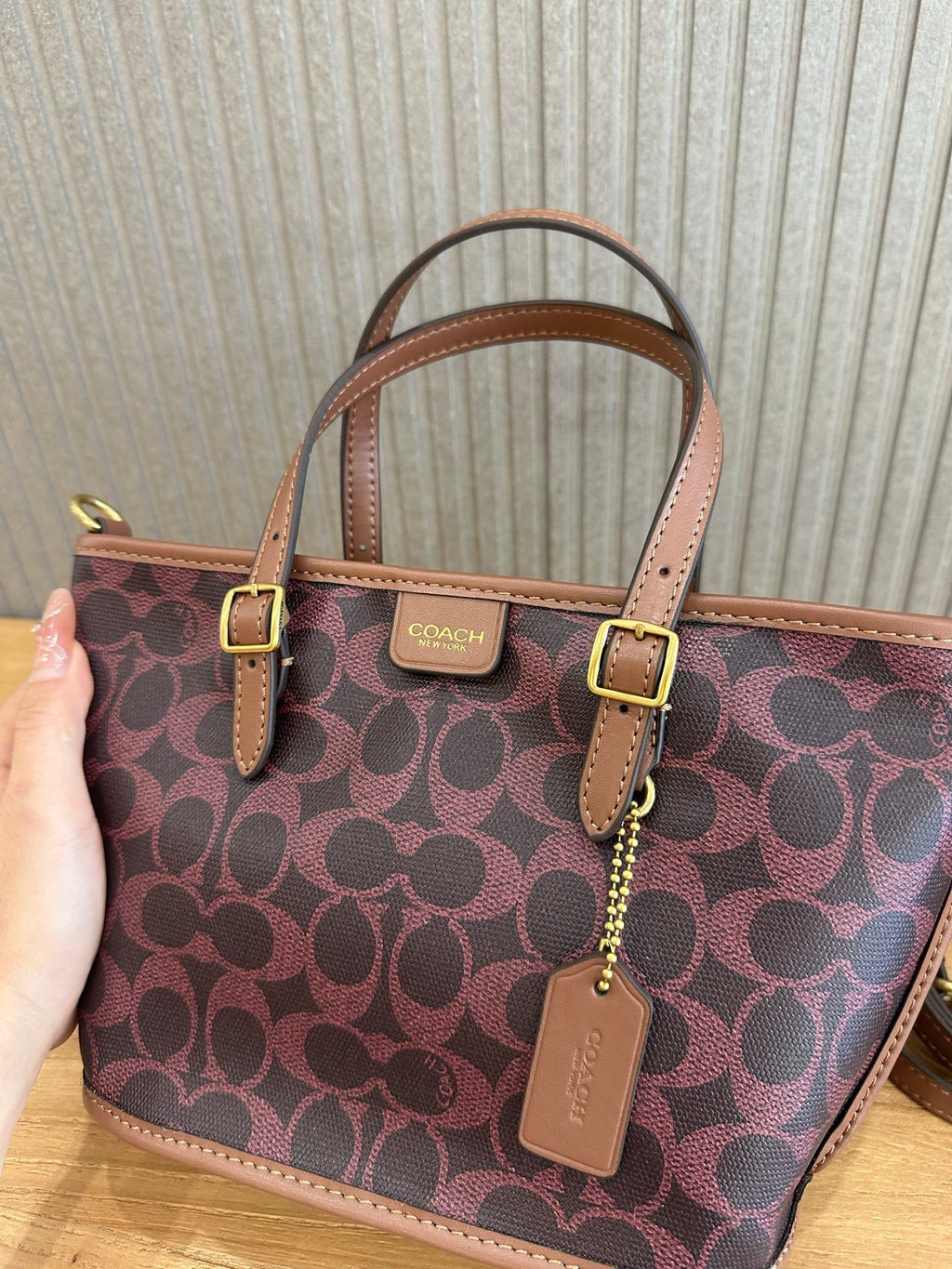 Coach Taxi Tote 21 Signature Bordô Ferragens Douradas