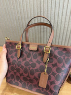 Coach Taxi Tote 21 Signature Bordô Ferragens Douradas