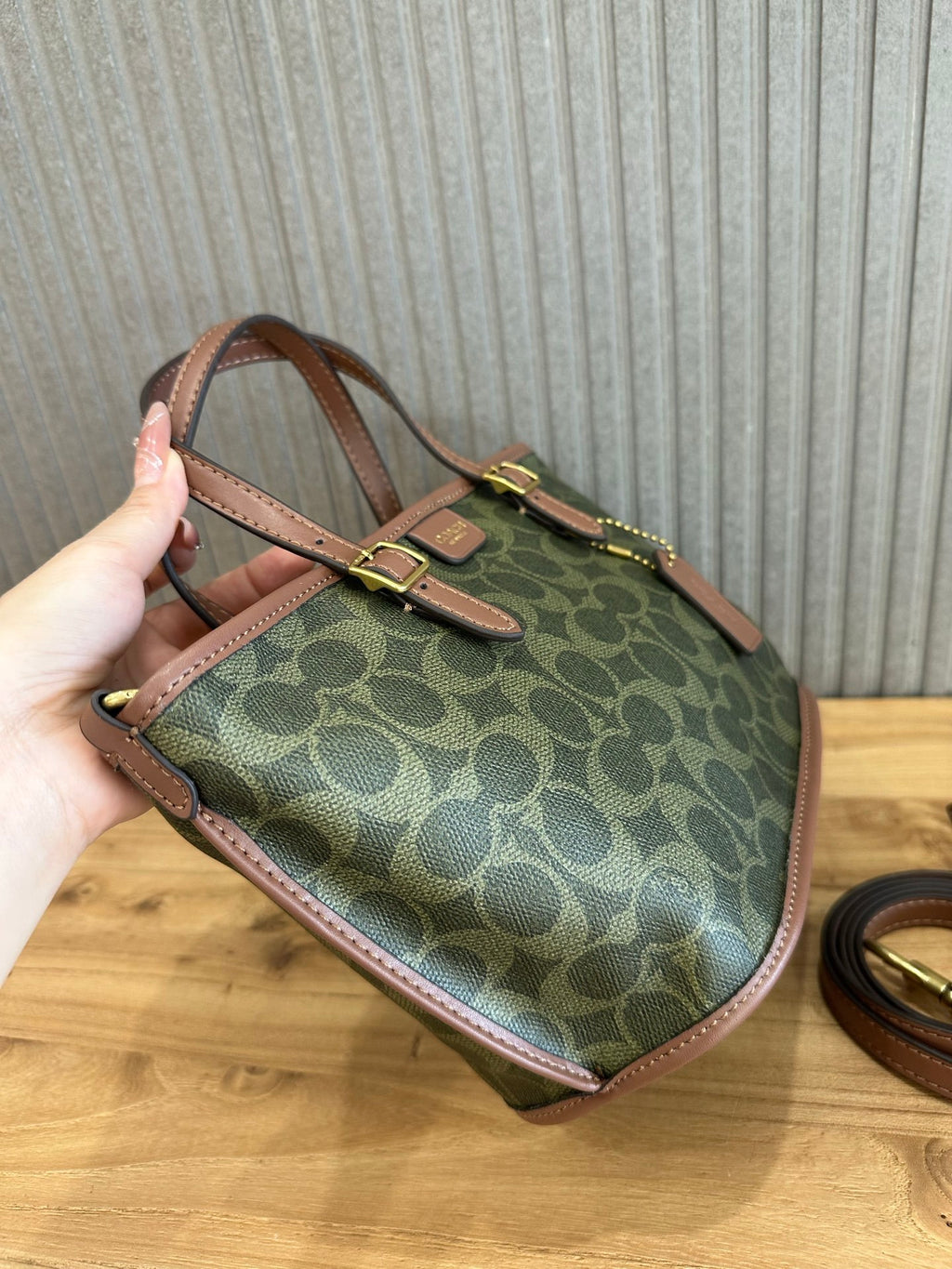 Coach Taxi Tote 21 Signature Green Ferragens Douradas