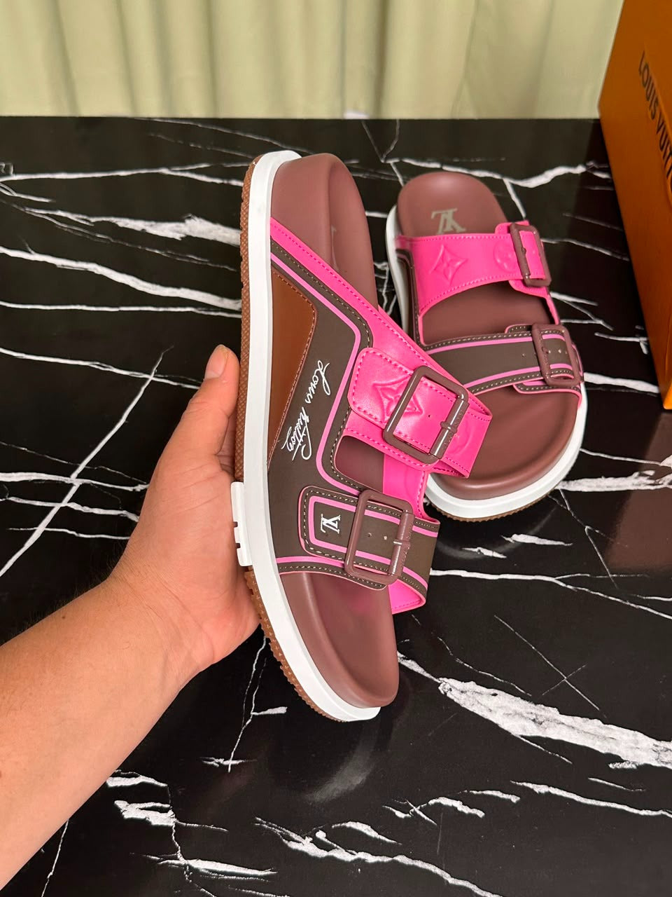 Sandália Louis Vuitton Trainer Mule Rose