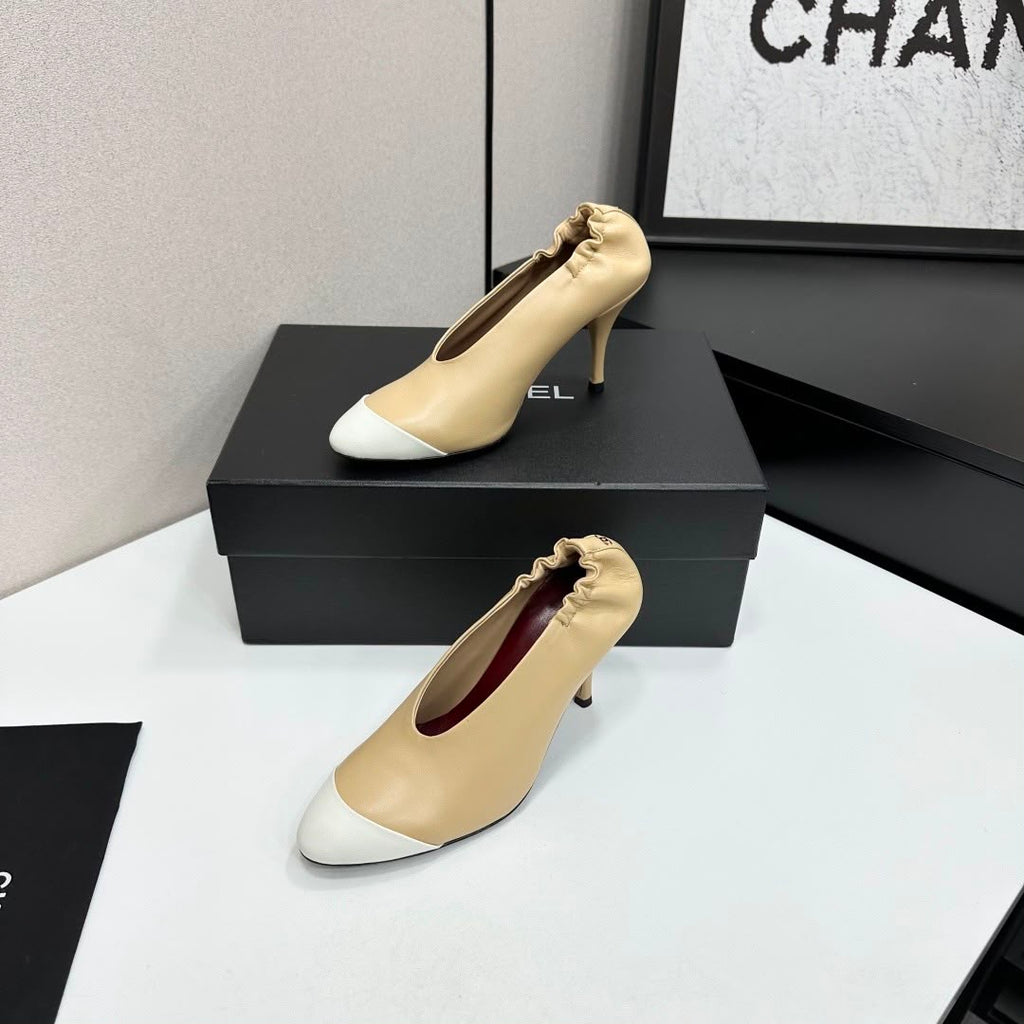 Chanel em Couro Lambskin Bicolor Bege e Branco