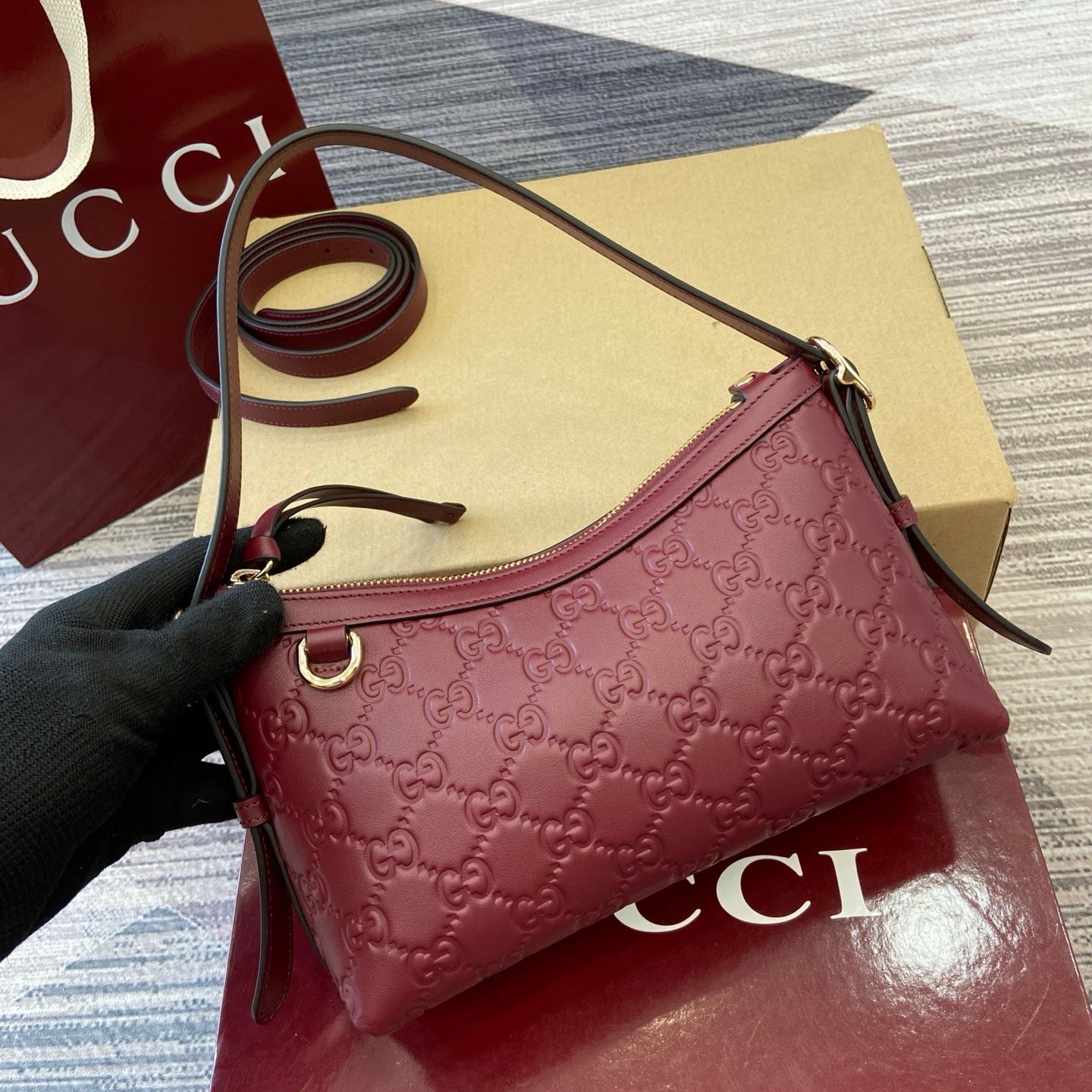Gucci GG Emblem Small Shoulder Bag Bôrdo