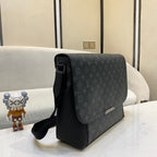 LV Messenger Explorer MM Shoulder Bag M40539