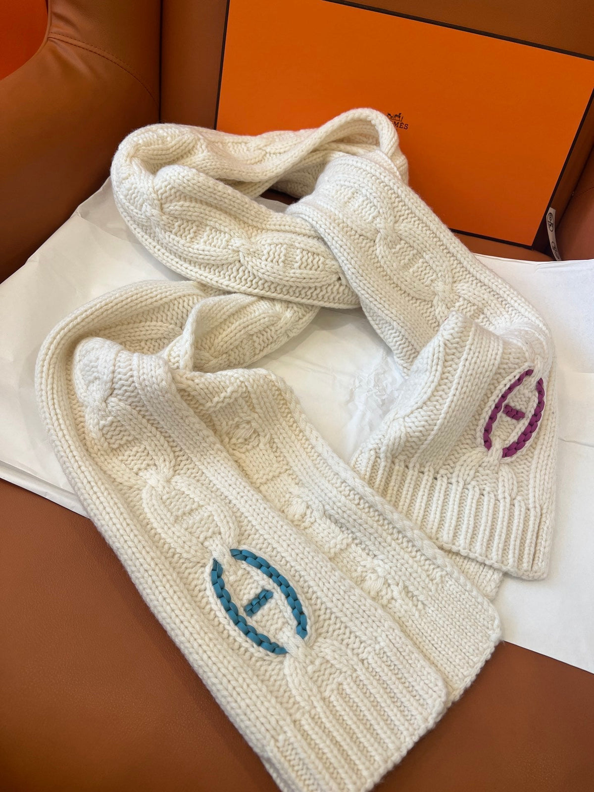 Cachecol Hermès Tri-Maillon Details Cuir Creme / Off-White