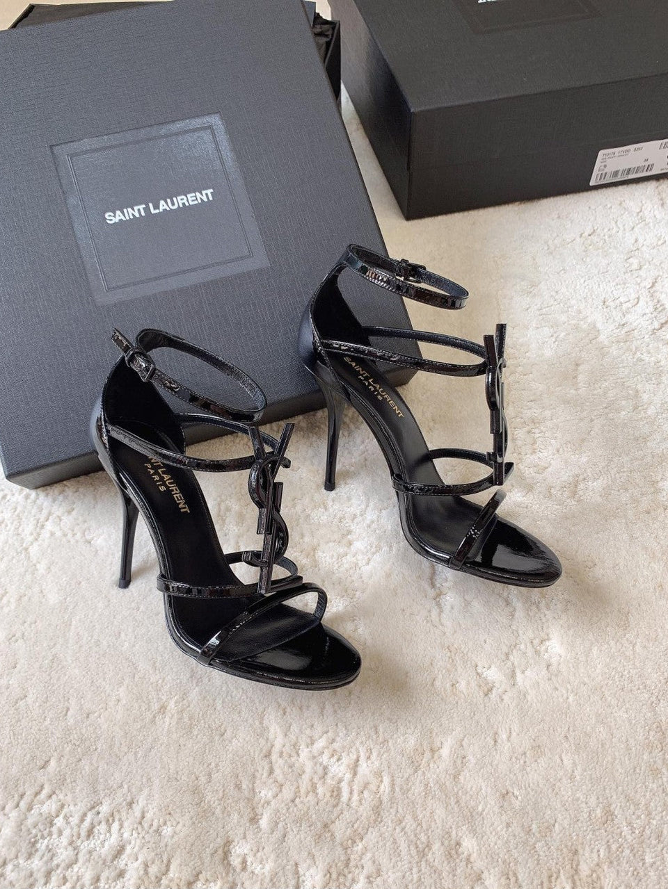 Saint Laurent Cassandra Sandal Couro Envernizado