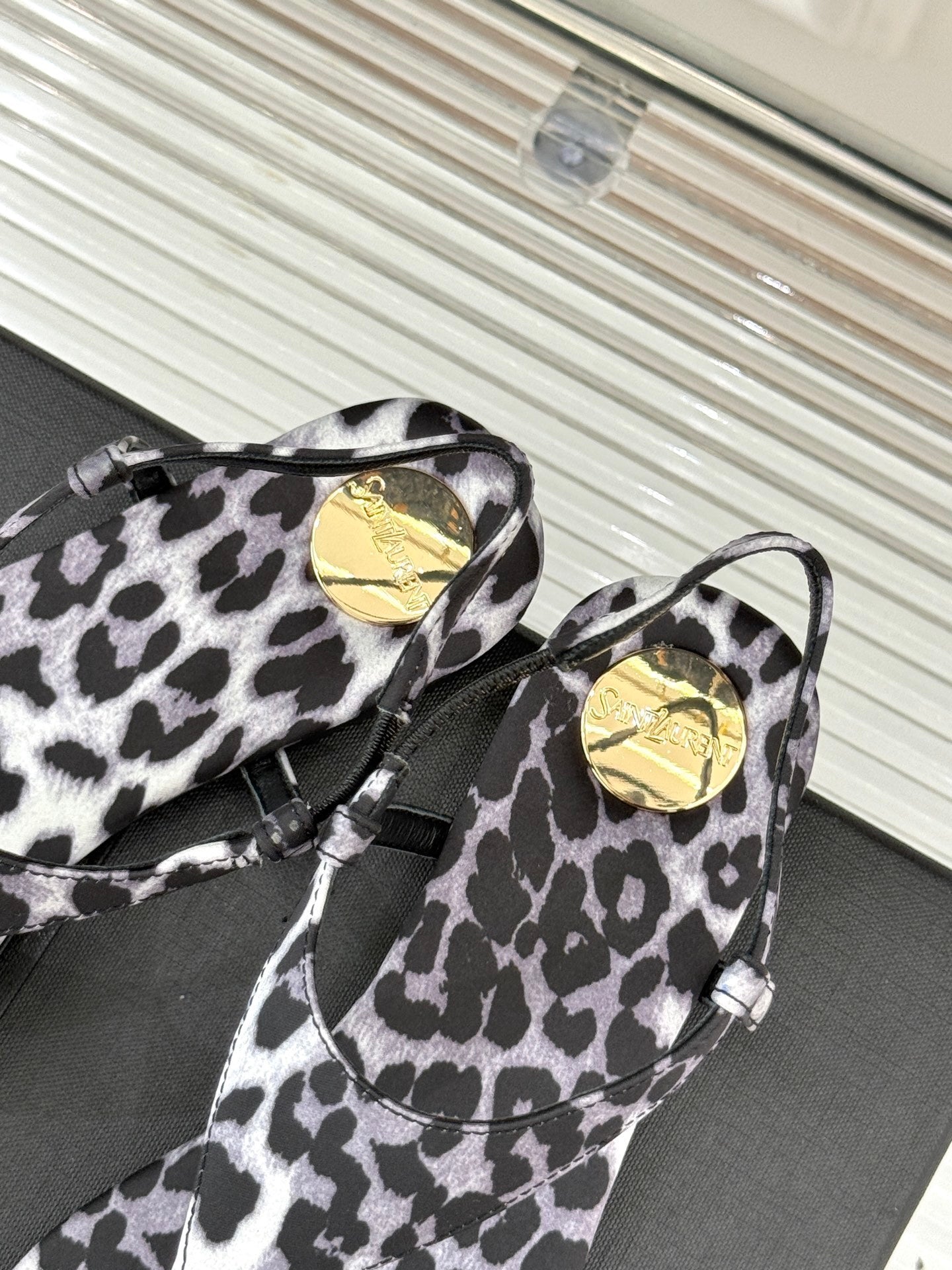 Saint Laurent Sandalia cassandra  ounce