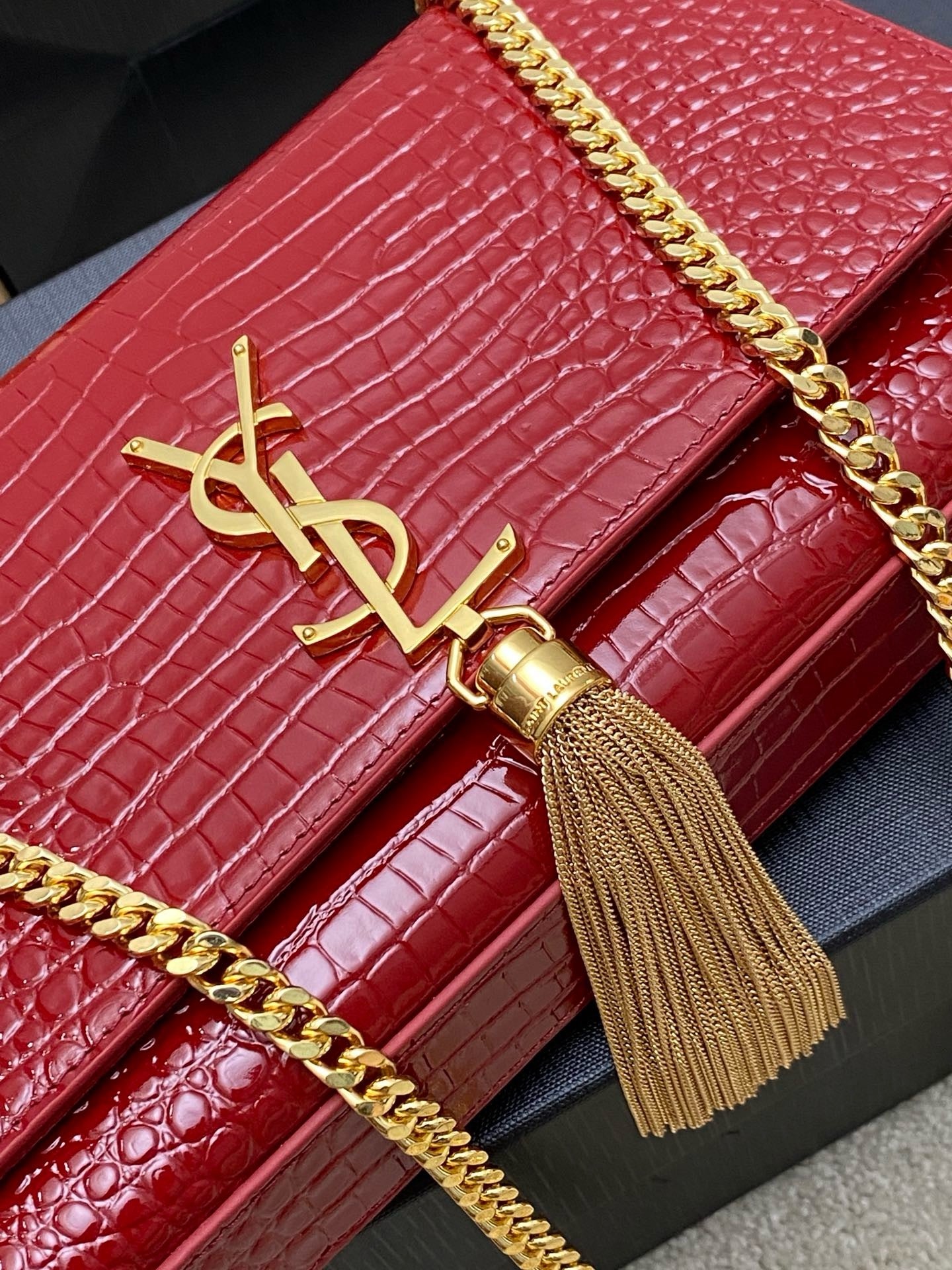 Saint Laurent Shoulder Bag Red Croc Ferragens Douradas