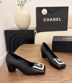 Chanel Blazy Turnlock Pumps Black Ivory. Salto 5 cm.