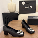 Chanel Blazy Turnlock Pumps Black Ivory. Salto 5 cm.