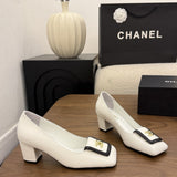 Chanel Blazy Turnlock Pumps Marfim. Salto 5 cm.