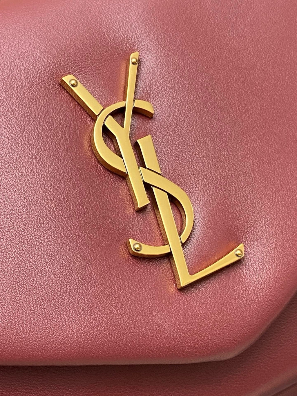 Yves Saint Laurent Calypso Lambskin Board Ferragens Douradas