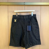 Short Louis Vuitton Utilitário em Jeans Bordado com Assinatura