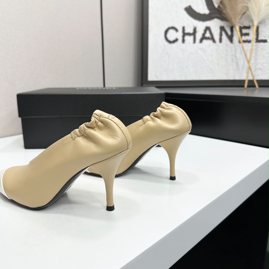 Chanel em Couro Lambskin Bicolor Bege e Branco