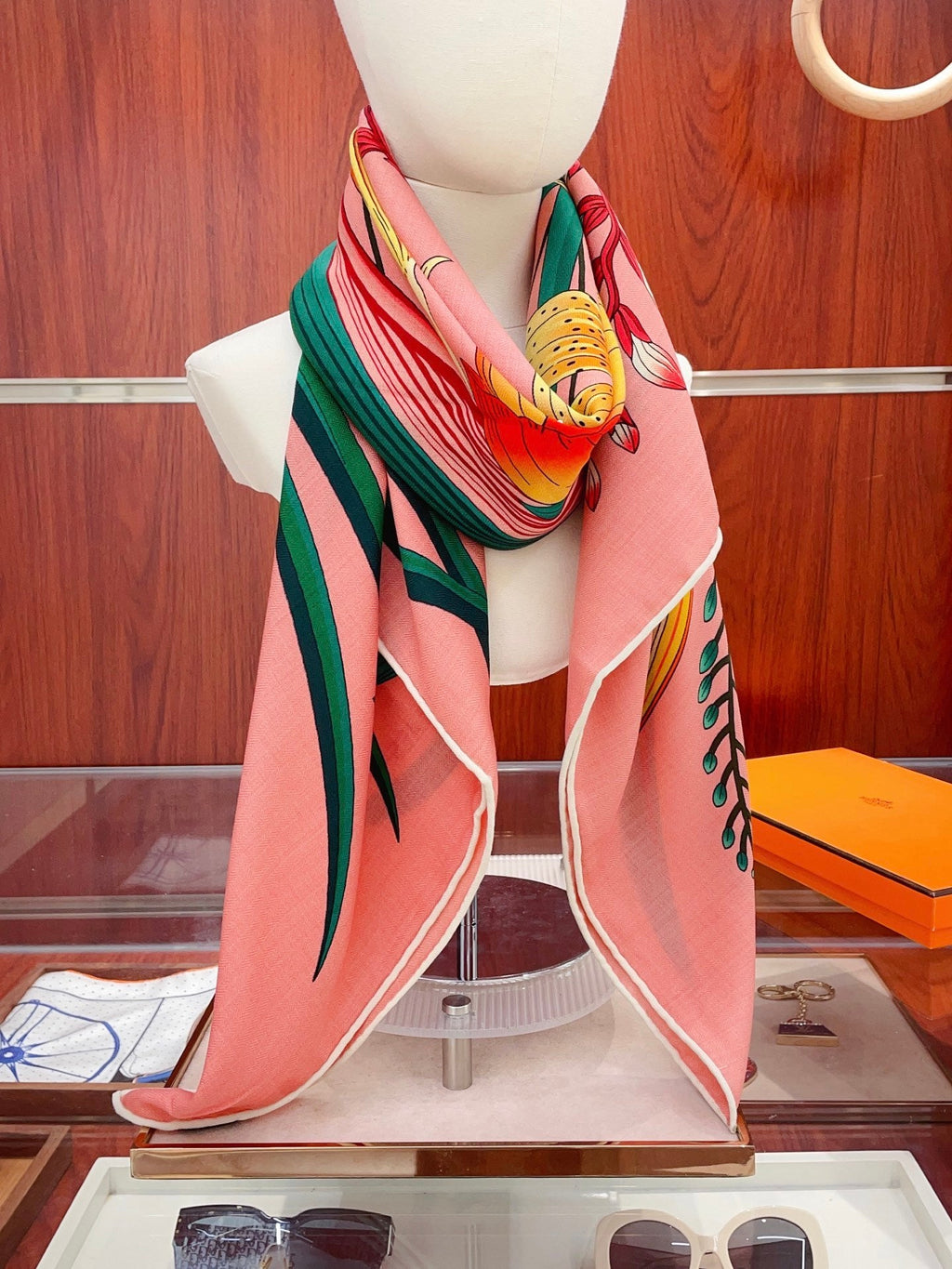 Lenço Hermès Carré 90 "Bouquet Final" Cor Rosa Vivo / Verde Cipreste / Amarelo