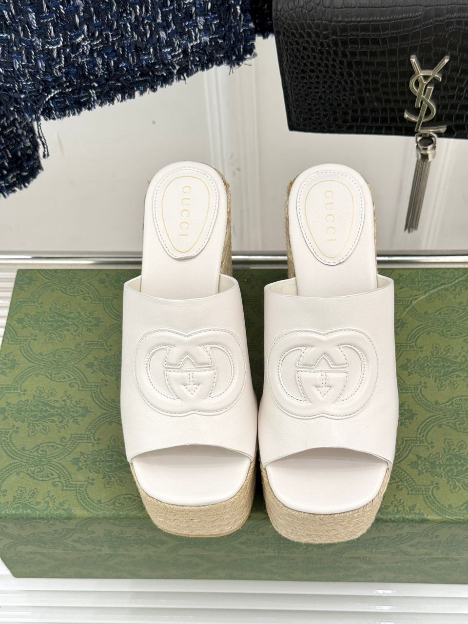 Sandália Interlocking GUCCI