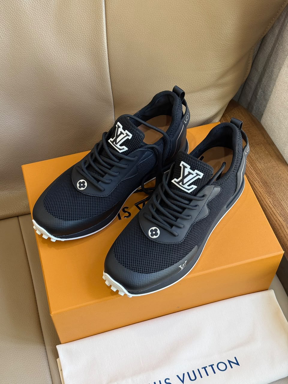 Louis Vuitton Drop 300 Black