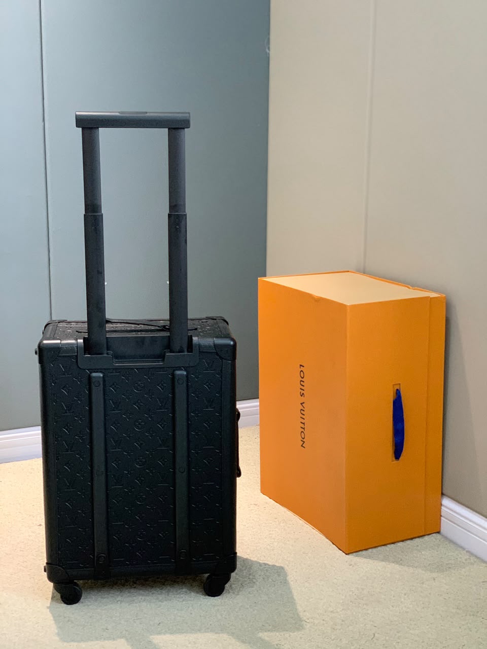 Louis Vuitton Horizon 55 Black