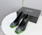 Chanel Square-Toe Cap-Toe Pumps in Black & Metallic Green Leather. Salto 9 cm.