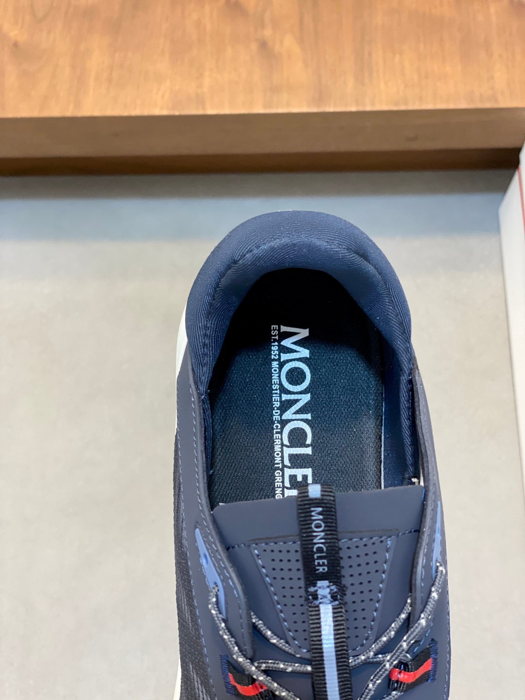 Tênis Moncler Trailgrip LP Azul Marinho e Off White