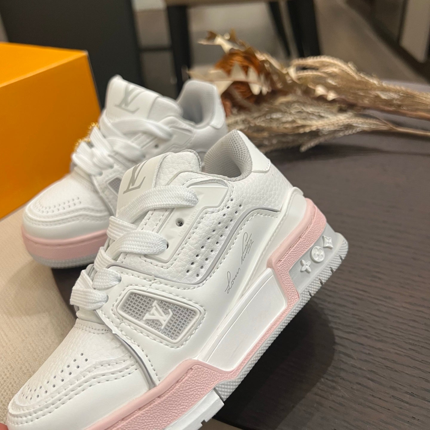 Trainer 54 LV  Pink and White Infantil