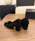 Chanel Blazy Turnlock Pumps Black. Salto 8 cm