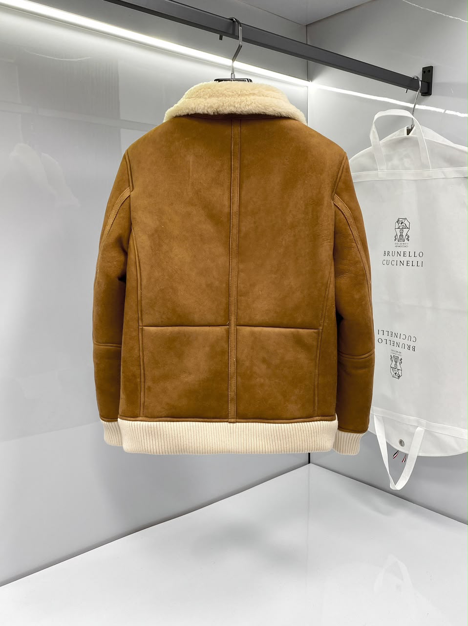 Jaqueta Estilo Bomber Camurça Com Forro Gola Pele (Shearling)