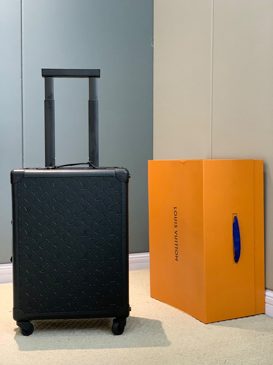 Louis Vuitton Horizon 55 Black
