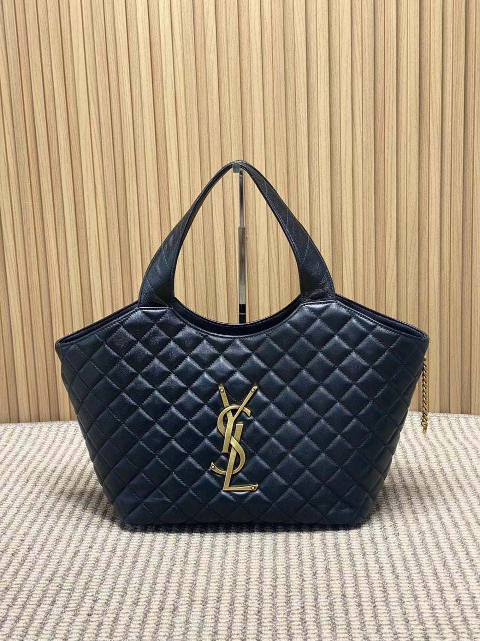 Bolsa Tote Yves Saint Laurent 46cm .