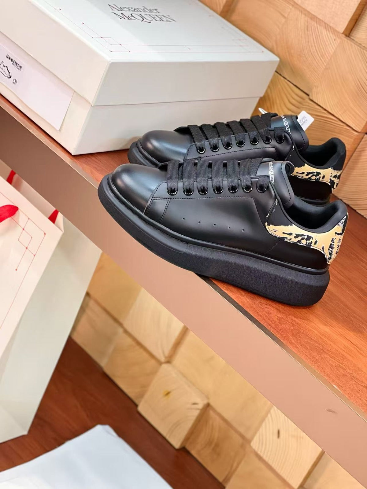 Alexander McQueen Oversized Sneaker .