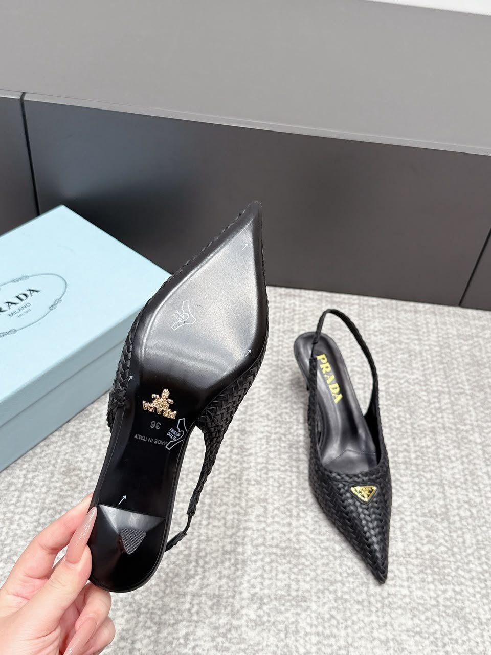 Prada Salto Slingback em Couro Trançado