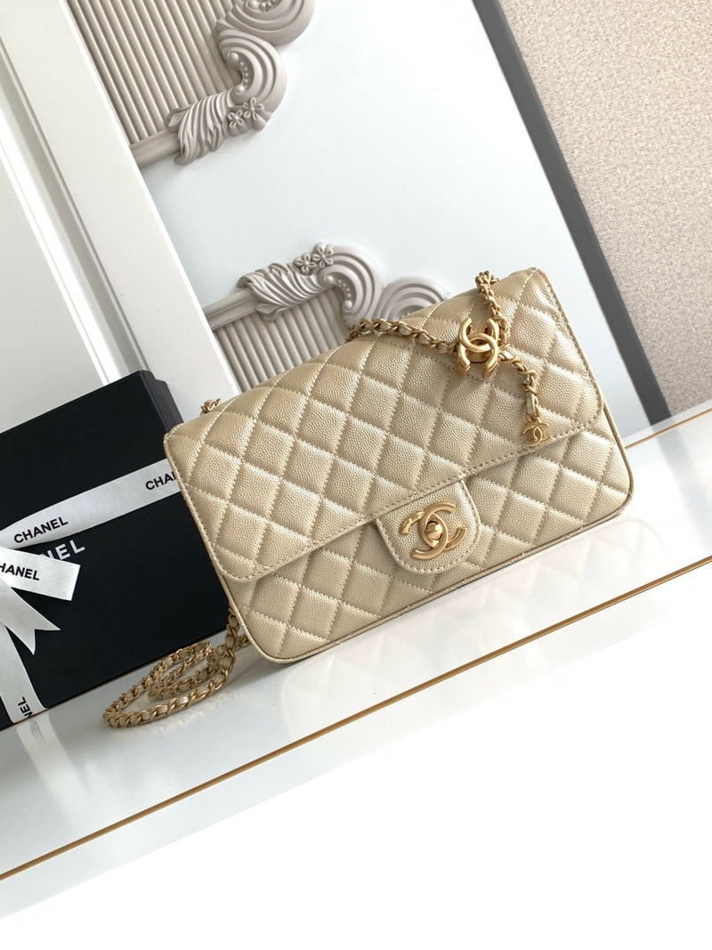 Chanel Classic Double Flap Dourada