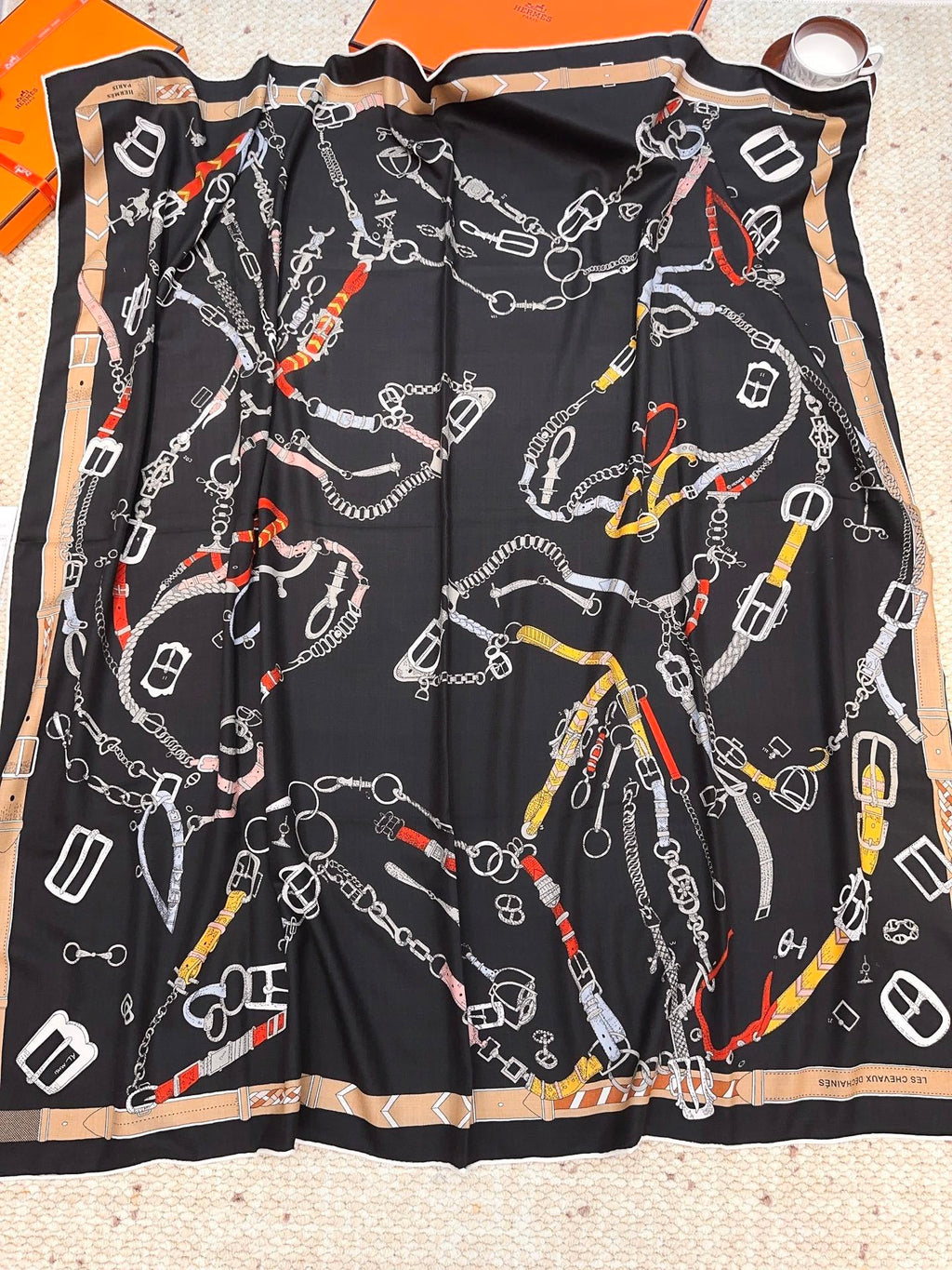 Lenço Hermès Carré 90 "Les Chevaux Déchaînés" Cor Preto Fosco