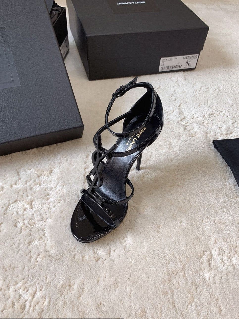 Saint Laurent Cassandra Sandal Couro Envernizado