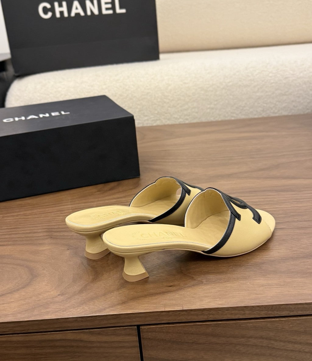 Chanel Interlocking CC Heeled Mules Yellow & Black. Salto 5 cm.