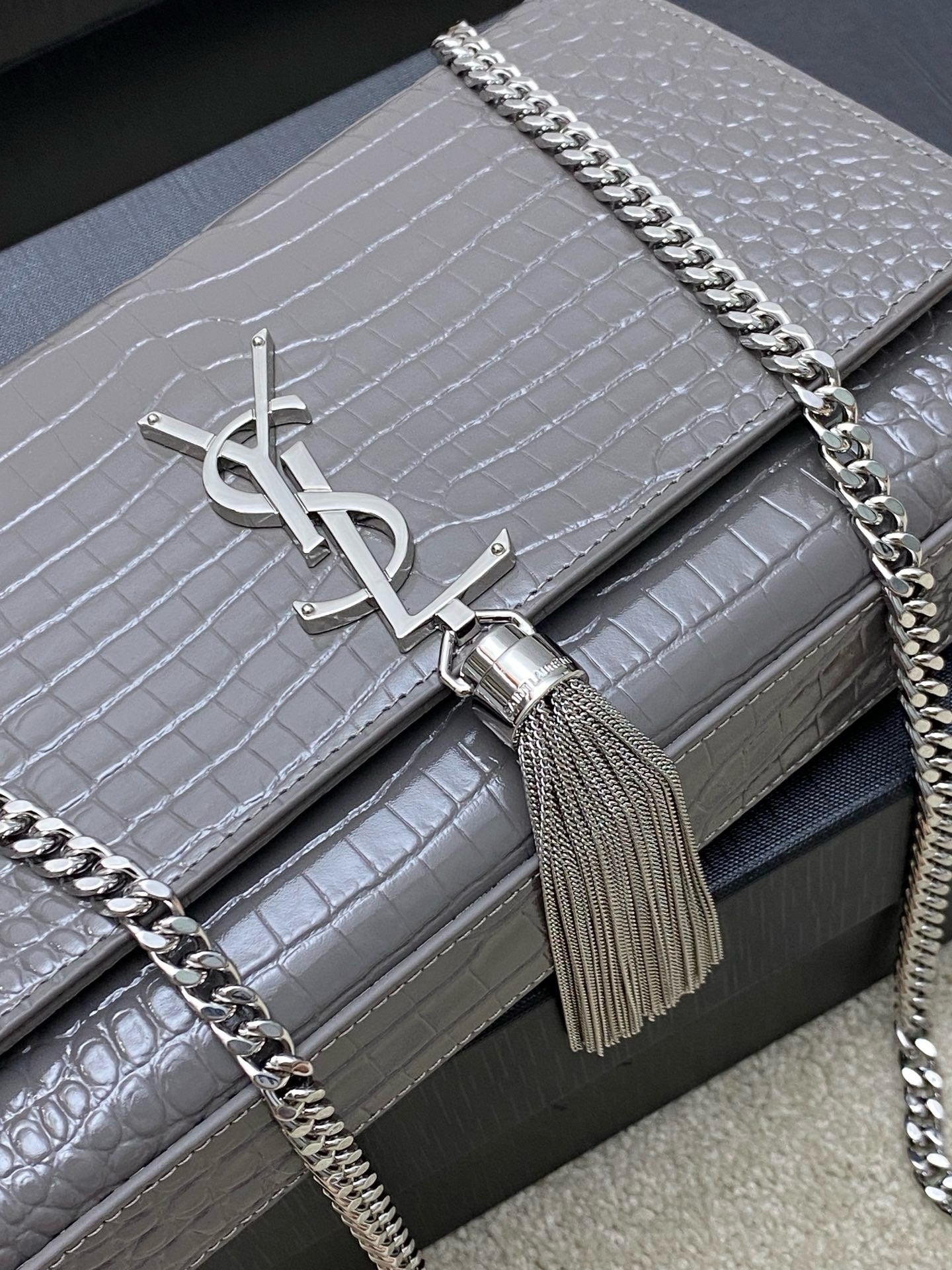 Saint Laurent Shoulder Bag Grafite Croc Ferragens Prata