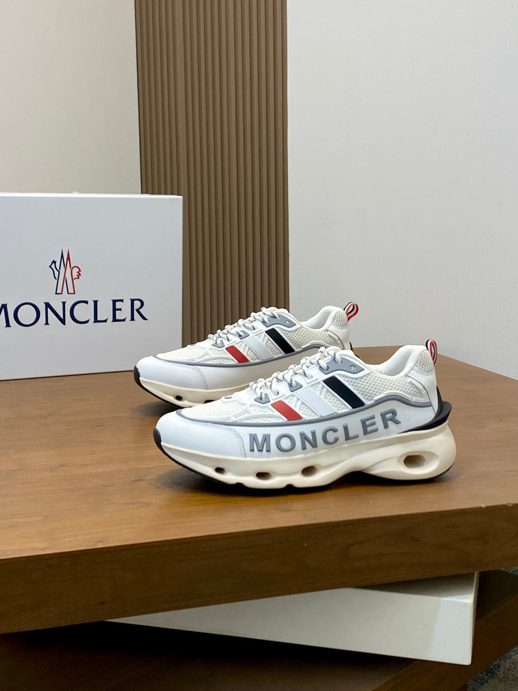 Tênis Moncler Leave No Trace Off White