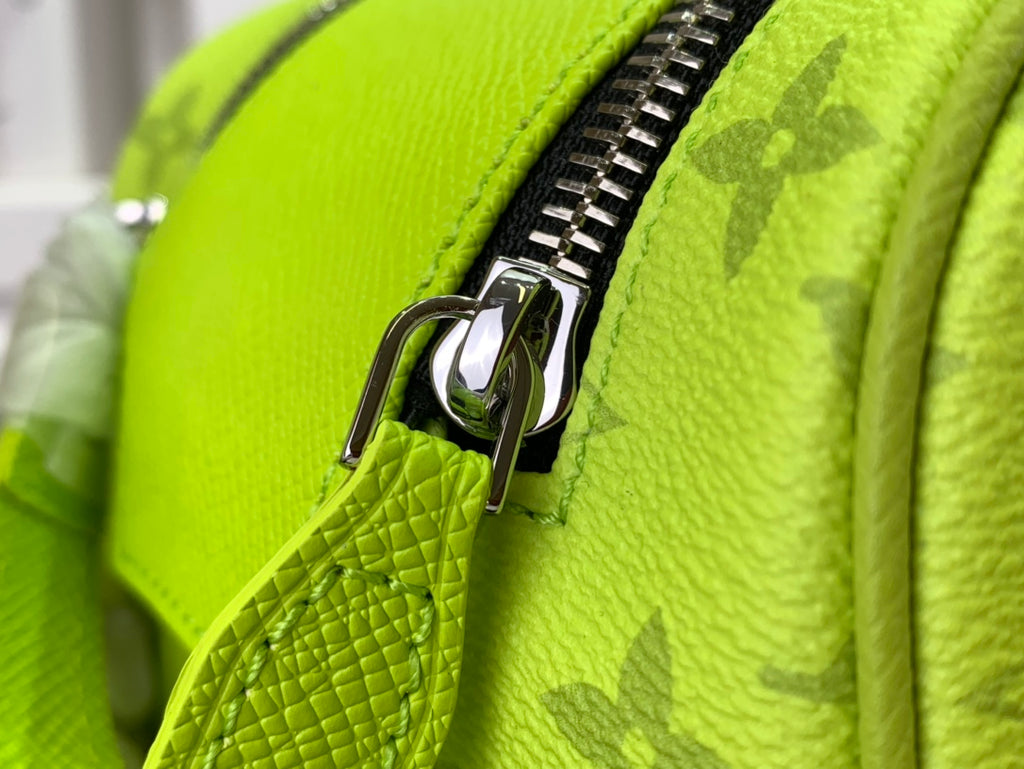 Lv Necessaire  Dopp Kit Neon Yellow