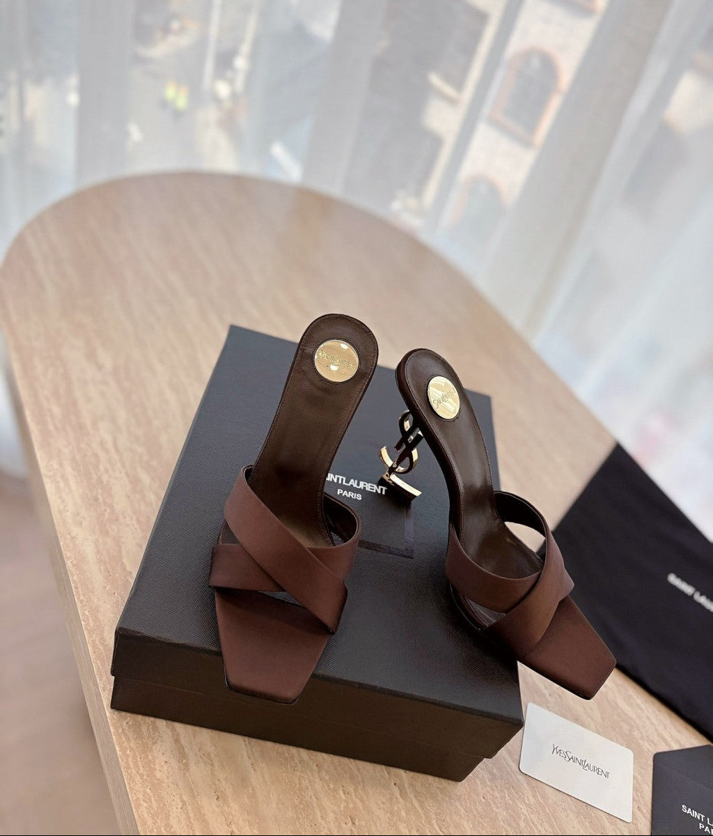 Saint Laurent  Mules Opyum Em Crepe De Cetim Marrom Escuro