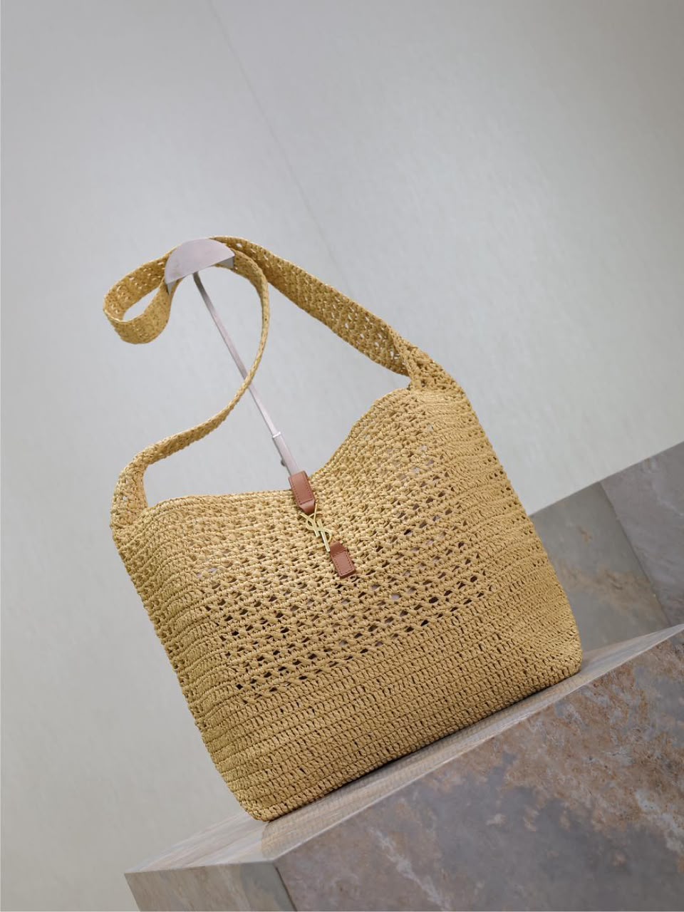 Bolsa Saint Laurent  Le 5 À 7 Supple Grande em Ráfia